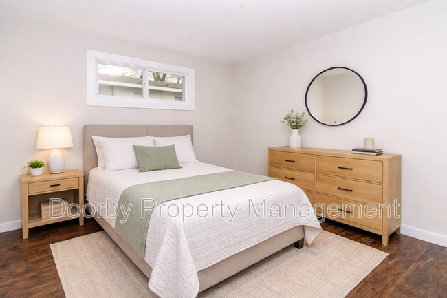 Building Photo - 1104 N Hawthorne St