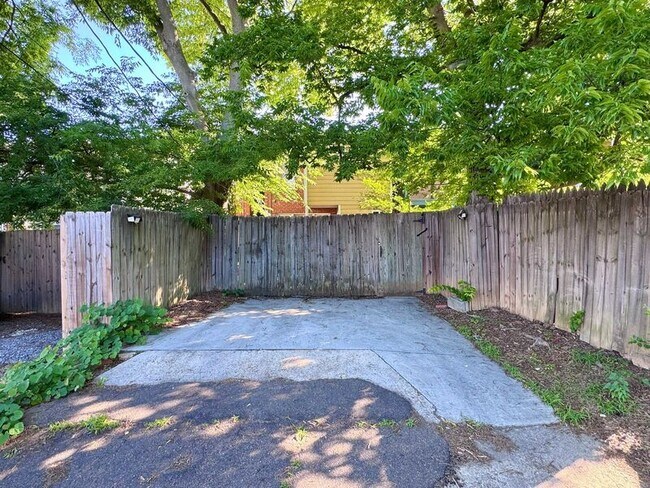 Building Photo - 3427 Ellwood Ave