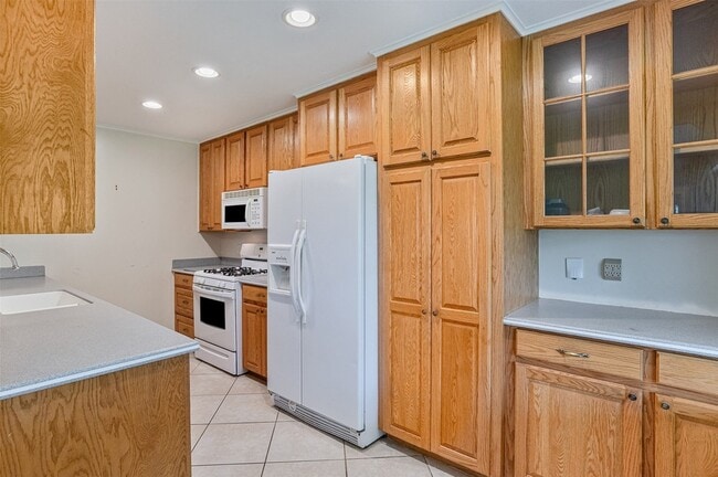 Building Photo - 3419 Oleander Pl