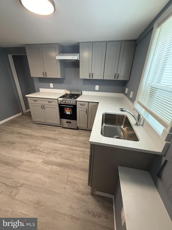 Building Photo - 122 W All Saints St