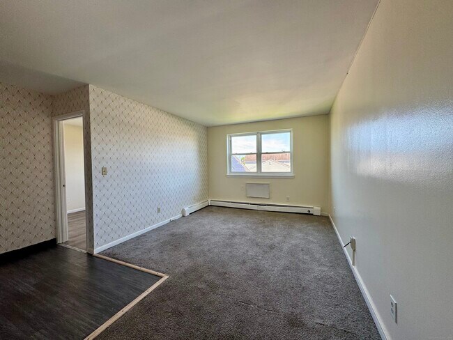 Building Photo - 145 Cowles St