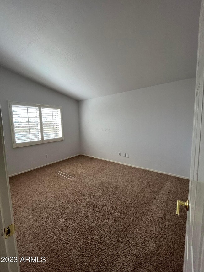 Building Photo - 1301 E Briarwood Terrace