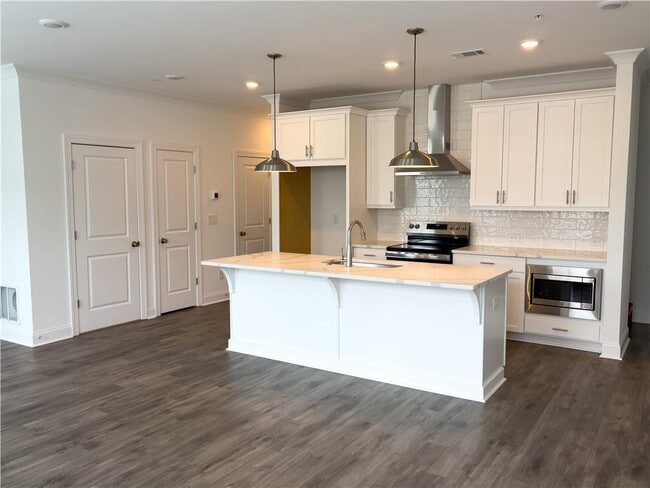 Building Photo - 512 Sawnee Vlg Dr