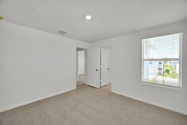 Building Photo - 575 Salisbury Cir