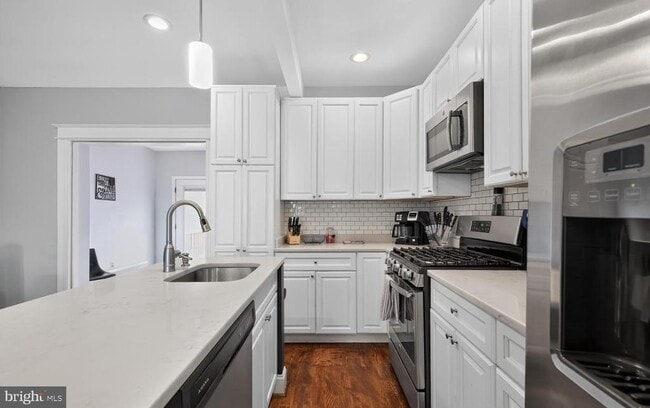Building Photo - 2630 10th St NE