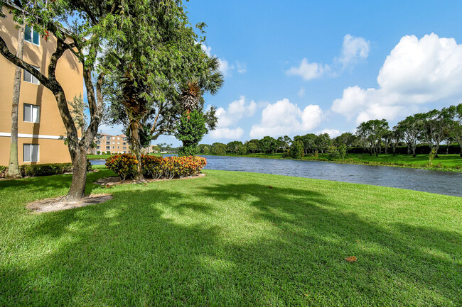 Building Photo - 5842 Crystal Shores Dr