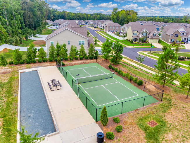 Building Photo - Lake Wylie Townhome with amazing amenities!