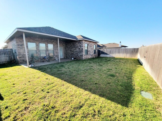 Building Photo - FULLY FURNISHED! Stunning 3/2/2
