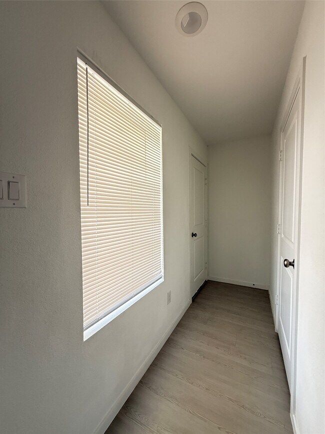 Building Photo - 26746 Prairie Smoke Ln
