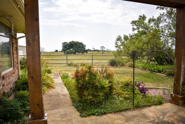 Building Photo - Country Home with 3 Bedrooms and 2 Baths