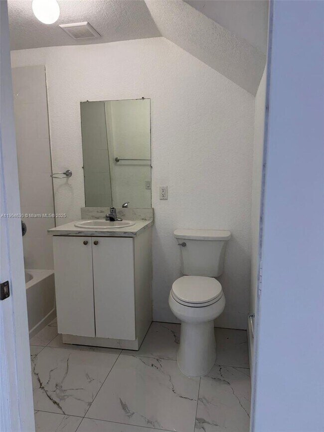 Building Photo - 618 SW 2nd Pl