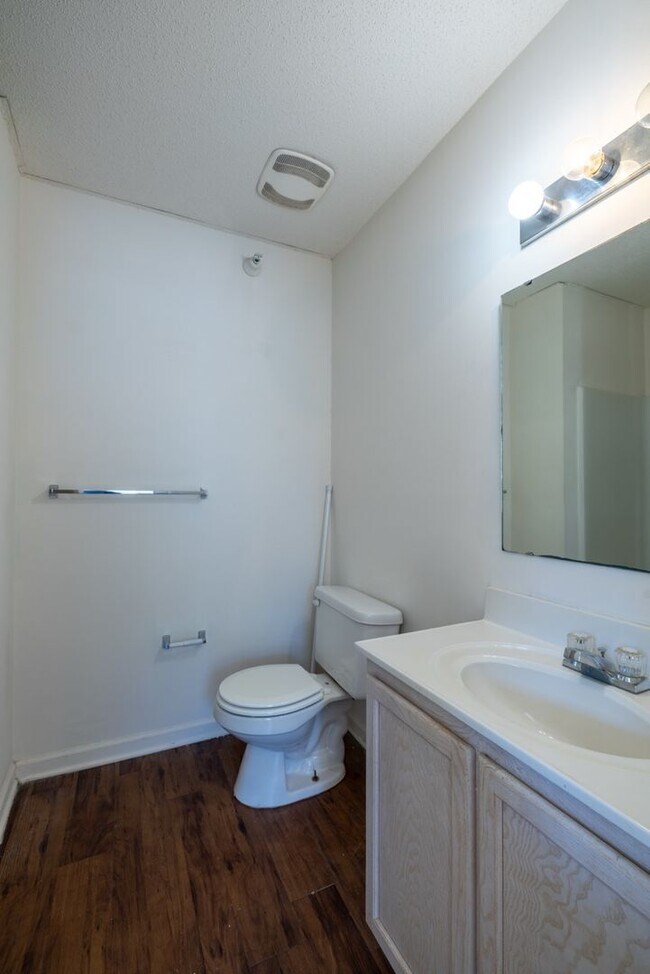 Building Photo - 102-L University Village