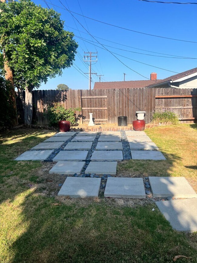 Building Photo - Welcome to the East Whittier 3 Bedroom House.