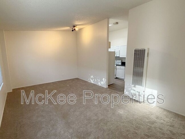 Building Photo - 3028 Juniper St