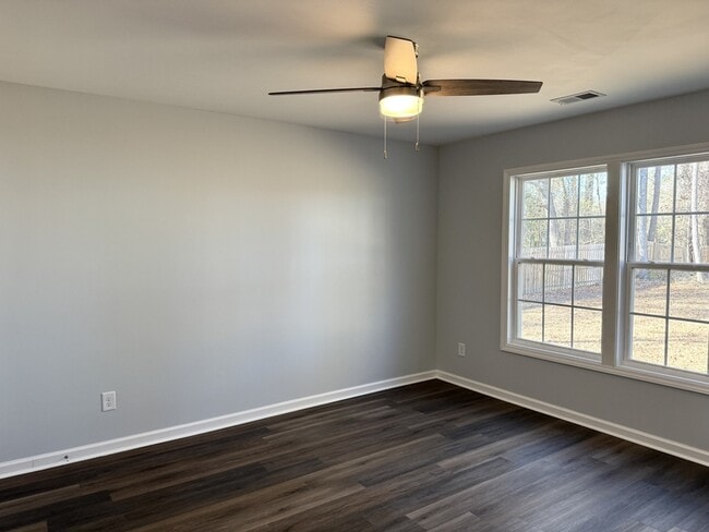 Building Photo - 118 Mineral Springs Rd