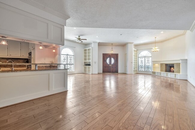 Building Photo - For Lease | 4 Bed, 3.5 Bath |4,764 Sq Ft |...