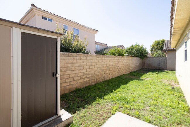 Building Photo - Schedule a tour today for a BEAUTIFUL 3-Be...