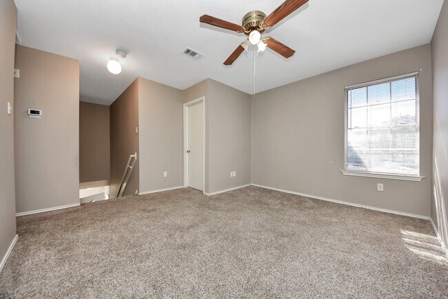 Building Photo - 403 Willow W Dr