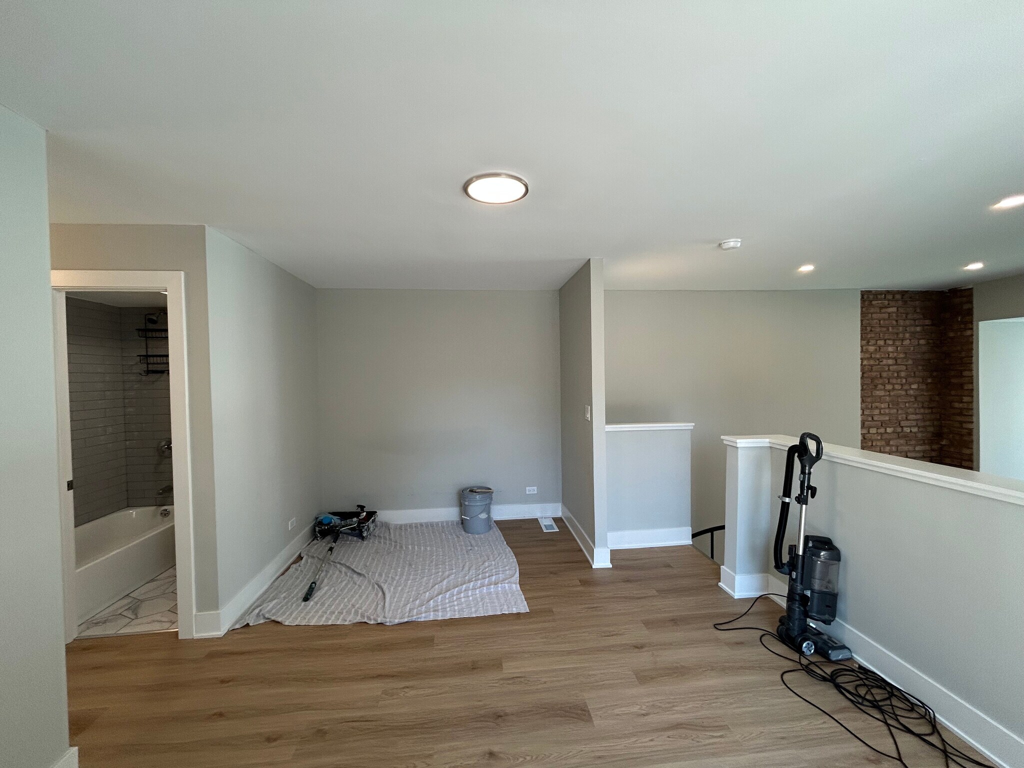 Building Photo - 1214 N La Salle Dr