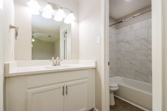 Building Photo - 8514 Forest Point Dr