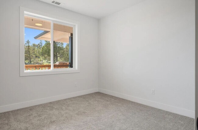 Building Photo - Coming Soon – Modern 3 Bedroom, 2 bath Home!