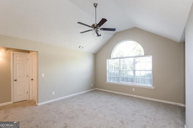 Building Photo - 1136 Oakwood Manor Ct