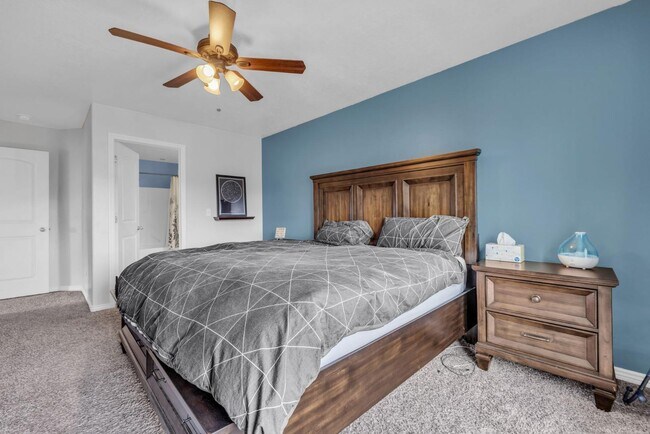 Building Photo - 1503 N August Dr