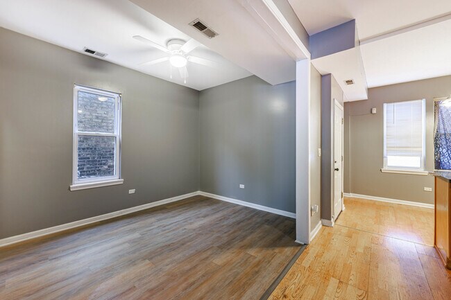 Building Photo - 2446 W 69th St