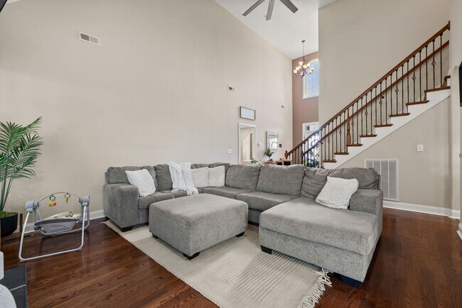 Building Photo - Pet Friendly Four Bedroom with Bonus!