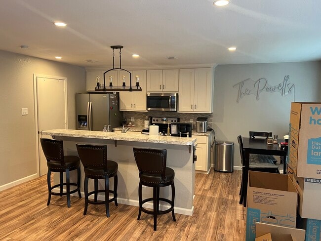 Building Photo - 6520 Finch Dr