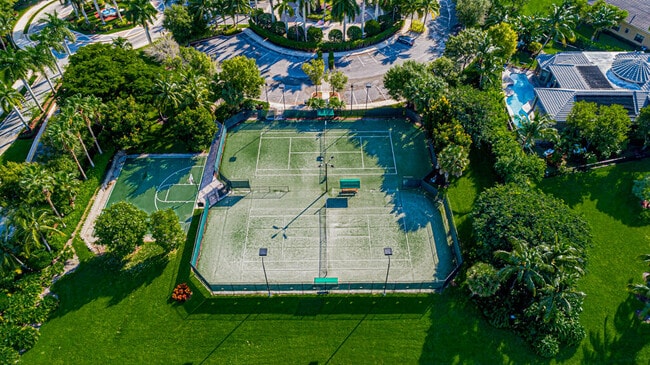 Building Photo - 10513 Versailles Blvd