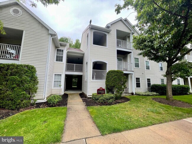 Primary Photo - 124 Walden Cir