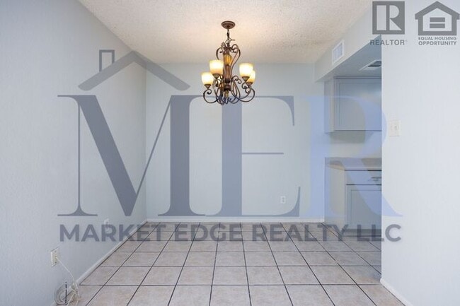Building Photo - 3Bed/1Bath Home at 48th St/Broadway! $399 ...