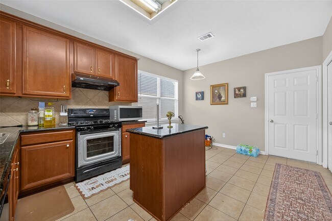 Building Photo - 12731 Heather Landing Ln