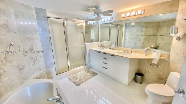 Building Photo - 16699 Collins Ave