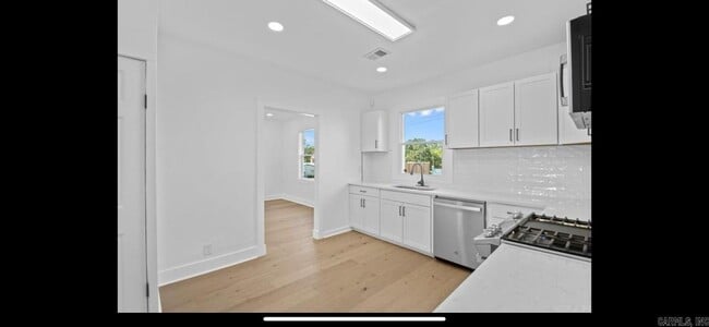Building Photo - 2501 S Maple St