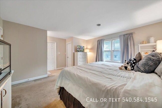 Building Photo - 3331 Stonehenge Square