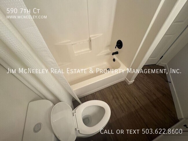 Building Photo - 590 7th Ct