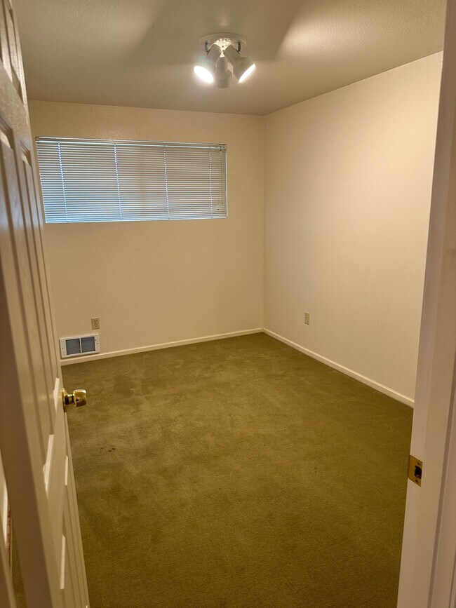 Building Photo - 5707 Sunset Ln