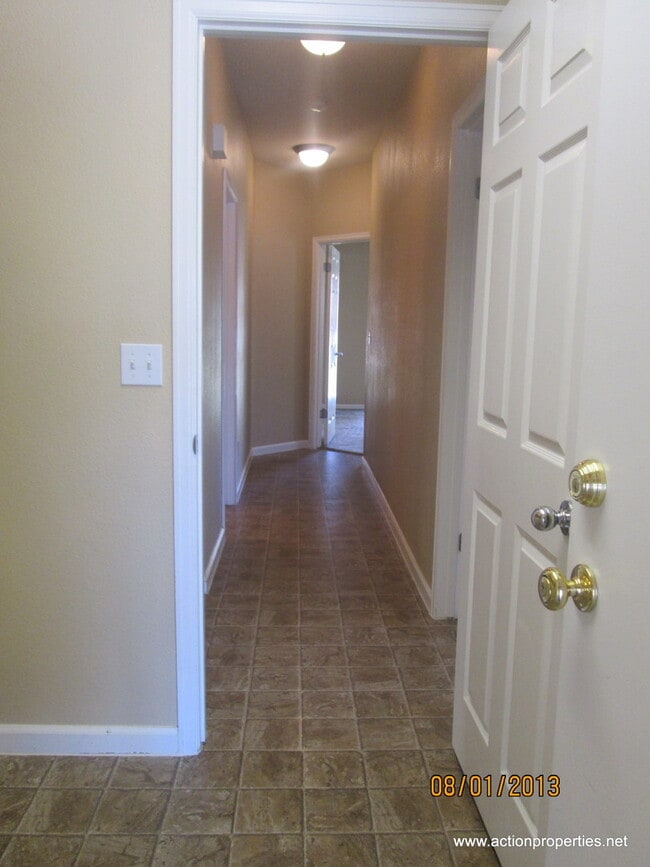 Building Photo - Rocklin Single Story Great Room 3 Bedroom 3 Car Large Yard Gardner