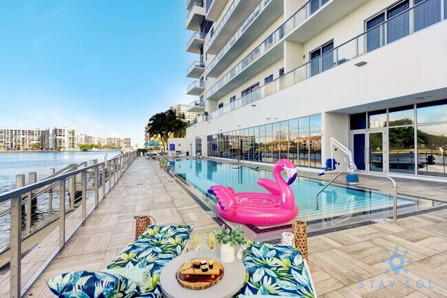 Building Photo - 4010 S Ocean Dr