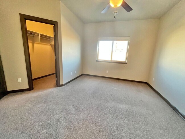 Building Photo - 3 Bed/2.5 Bath Townhome For Rent!