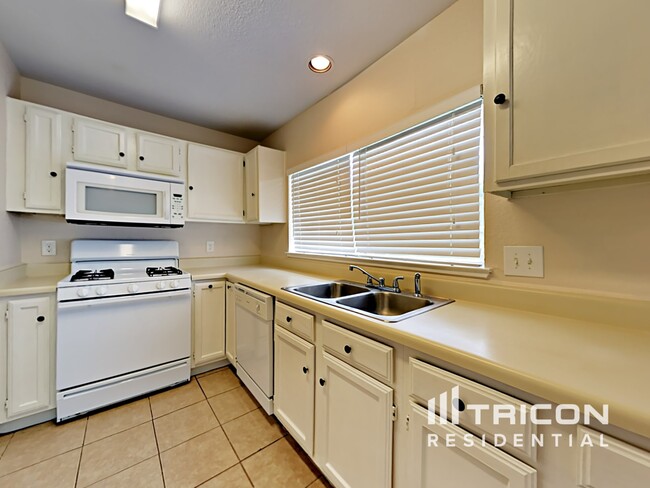 Building Photo - 12318 Flaxen Dr