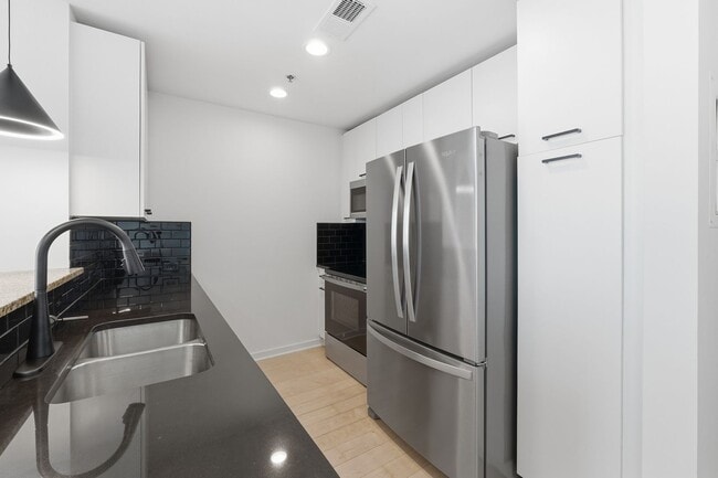 Building Photo - Sought after 1 bedroom on the 29TH FLOOR in the heart of Buckhead!