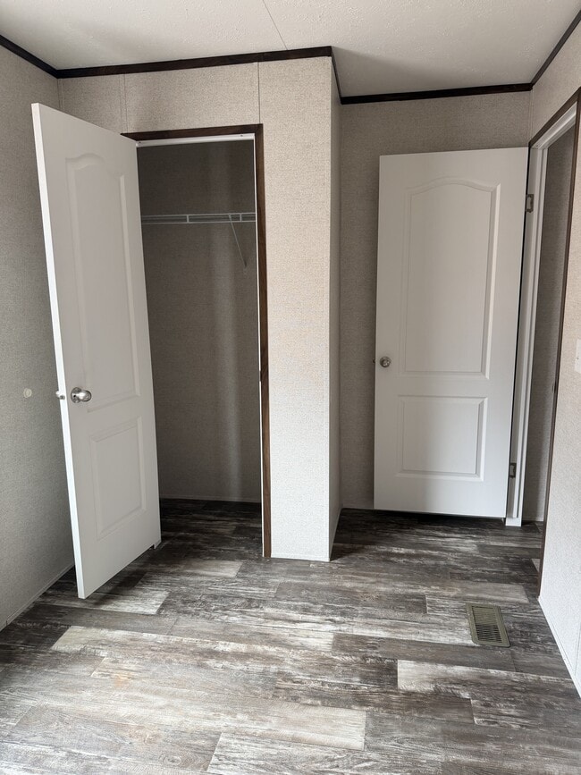 Building Photo - 408 Parker St