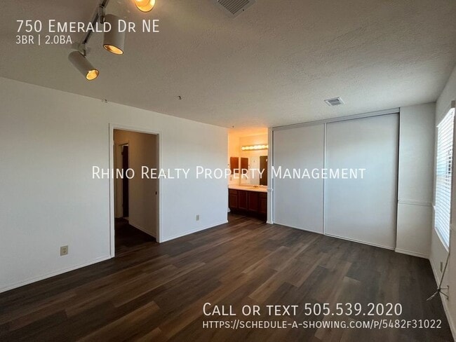 Building Photo - 750 Emerald Dr NE