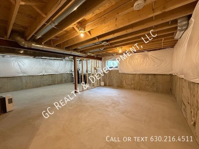 Building Photo - 446 S State St