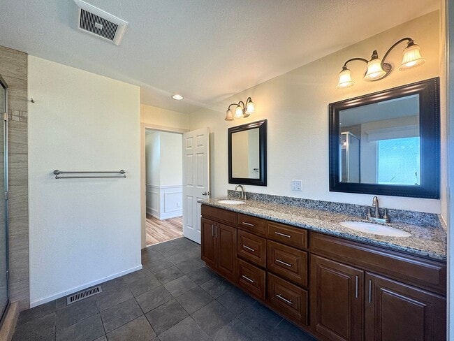 Building Photo - Stunning Bellevue Home with Lush Gardens &...