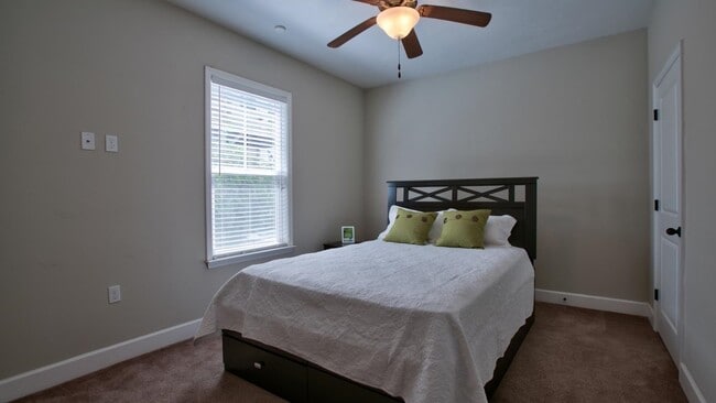 Building Photo - 1864 Belle Vue Way