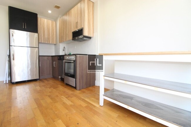 Primary Photo - KINGSLAND AVENUE